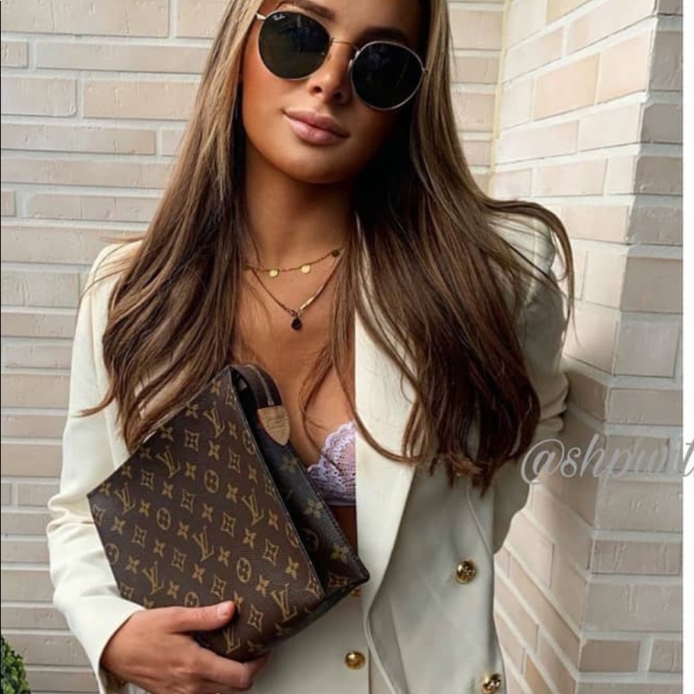 Louis Vuitton Toiletry 26
